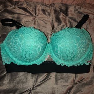 Teal pink vs bra